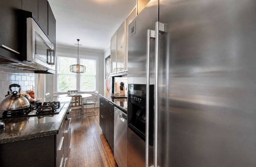 Cherry Apartment | Historic Myers Park 2BR Apartment · Private Sunroom & Free Parking · near Uptown