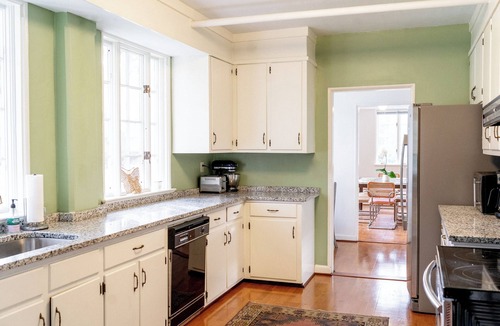 North Charleston House | Hobson House ~ Air Conditioning ~ 15min to Downtown ~ Game Room ~ Fire Pit