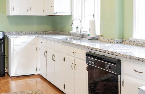 North Charleston House | Hobson House ~ Air Conditioning ~ 15min to Downtown ~ Game Room ~ Fire Pit