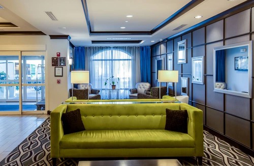 North Charleston Hotel | Holiday Inn Express and Suites North Charleston, an IHG Hotel