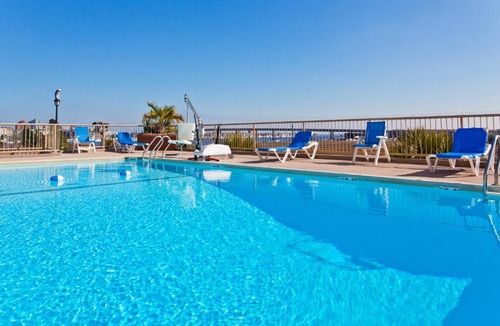Charleston Hotel | Holiday Inn Charleston-Riverview by IHG