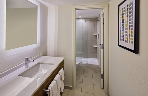 Westside Hotel | Holiday Inn Express & Suites Charleston DWTN - Medical CTR by IHG