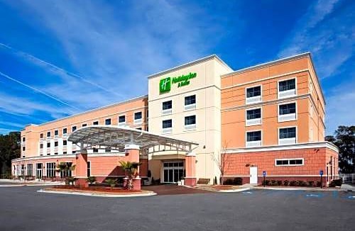 Beaufort Hotel | Holiday Inn Hotel & Suites Beaufort at Highway 21, an IHG Hotel