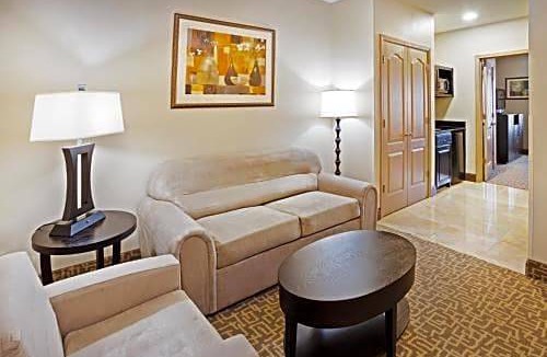 Beaufort Hotel | Holiday Inn Hotel & Suites Beaufort at Highway 21, an IHG Hotel