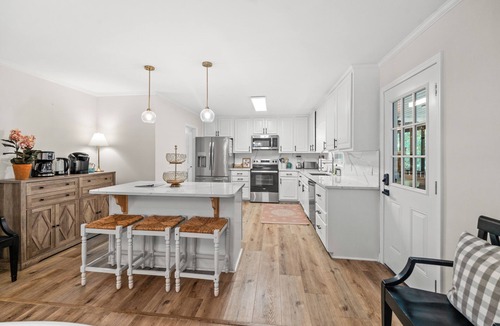 Greensboro House | Home 3,000SFT 6BR-7-11 Beds 4BA PetsOK Fenced Yard