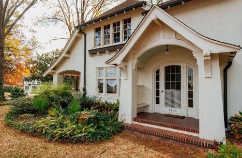 Greensboro House | Hot Tub - Chefs Kitchen-Fenced Yard- Historic Home