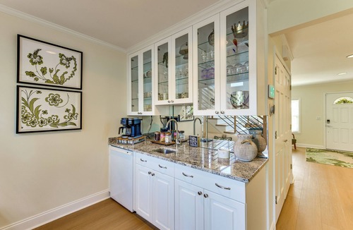Bowling Green House | Hot Tub, Dock, Game Room! Stunning Lake Wylie Home