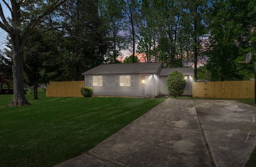 Charlotte House | Hot Tub Oasis Close to Airport 2Bd