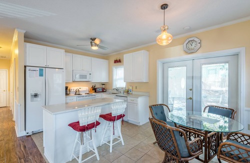 Folly Beach House | House on 2nd E Huron - Starr's Folly - Cute 3 BR Cottage - Pets Considered