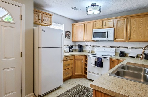 North Augusta House | Immaculate Private Home w/visiting Deer & parking