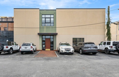 Downtown Charleston House | In the Heart of King Street | Edisto Suite