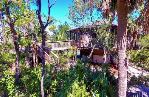 Saint Helena Island House | ⭐Intimate and Updated Treehouse with Breathtaking Marsh Views⭐