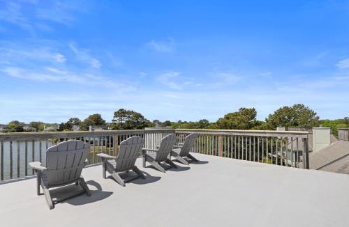 Litchfield by the Sea House | Island Serenity Lake View 3 Bedroom with Amenities