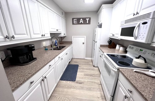 Harbour Town Condo | Just Upgraded! Harbour Town 3BR/3BA - Pool Access - Book Now