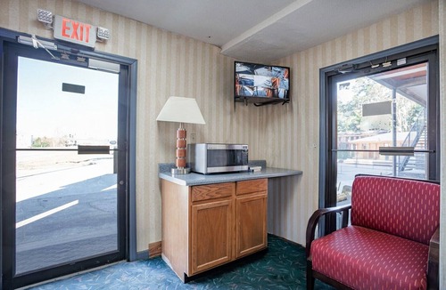 Walterboro - St. George Apartment | King Bed Non Smoking