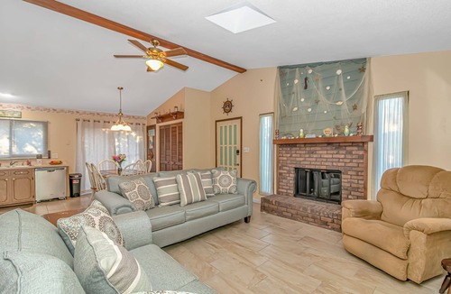 North Myrtle Beach House | King Bed - Private Deck - Walk To Beach - Arcade - Dogs OK - Baby Gear - Laundry