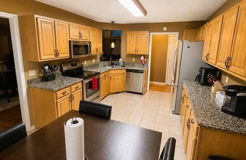 State Park House | King Ensuite Retreat | Private Pool Game Room