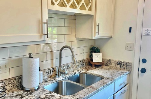 Historic District House | King Street Retreat: Charming, Fully Updated Townhome. Excellent Location!