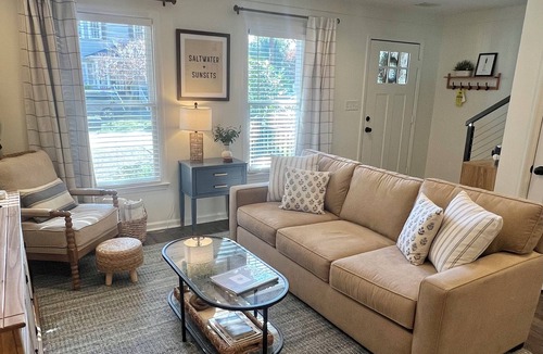 Historic District House | King Street Retreat: Charming, Fully Updated Townhome. Excellent Location!