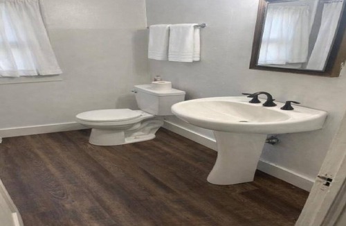 Kings Mountain House | Kings Mountain Cozy Cottage - 2BR/1BA 5 mins from Two Kings Casino