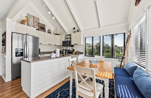 Sealoft Villas Villa | Kings Tide Cottage by Sandpiper | Near Beach