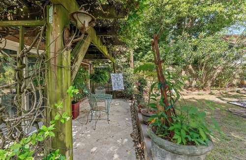 North Charleston House | La Petite Fleur Rouge | Elegant & Cozy 2/1 Getaway