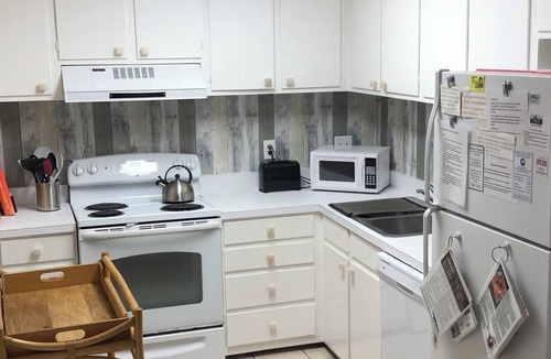 West Beach Cottage | Lagoon & Oceanview! Best island location! Nice dogs stay free!