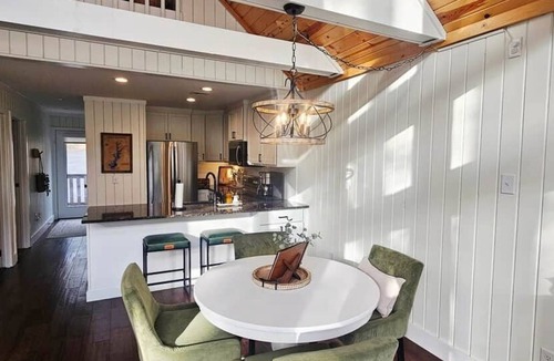 Salem Condo | Lake Life on the Golf Course - Best of Both Worlds