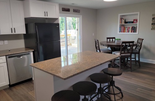 Norwood House | Lake Tillery Area, 4-bedroom house in charming Norwood with WiFi, Deck and AC