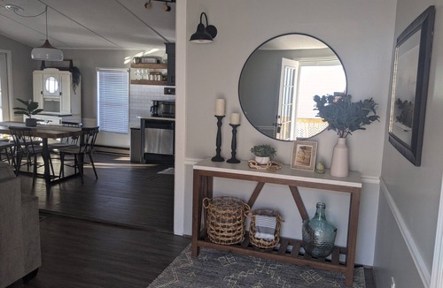 New London House | Lake view retreat steps to Badin Lake! Pool, Beach, Restaurant/Bar & Boat Launch