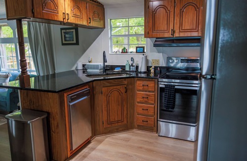 Ridgeway House | Lake Wateree Retreat,Private Dock, Fire Pit,Kayaks,Sunset glow views, sleeps 6