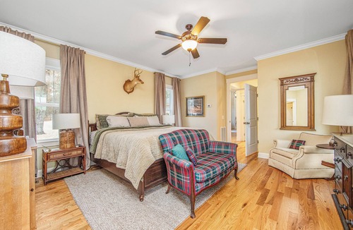 Southern Pines Cabin | Lakefront 4 Bd Pinehurst Region Near Golf Courses, Southern Pines & Airport