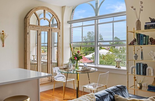 Harleston Village Condo | Lakefront balcony, walk to MUSC/food, luxe decor; 1 bedroom historical charmer!
