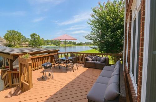 Evans House | Lakefront Home for Families and Groups - Private Pool, BBQ, Paddle, Fishing