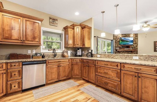 Lake Norman of Catawba House | Lakefront Manor with Beach, Gameroom, Sauna, Theatre