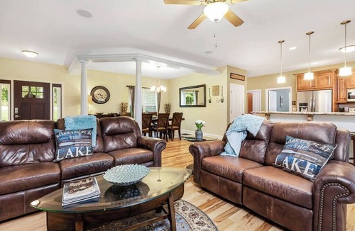 Lake Norman of Catawba House | Lakefront Manor with Beach, Gameroom, Sauna, Theatre