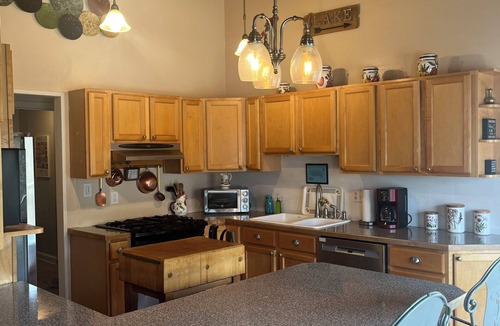 Monroe House | Lakefront Retreat-Fishing/Gameroom TwiTTy TiMe