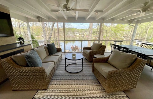 Mount Gilead House | Lakefront Retreat on Lake Tillery – Cozy family Getaway with Dock & Scenic Views