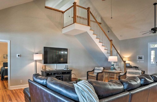 Russellville House | Lakefront Retreat w/Game Room & Private Dock!