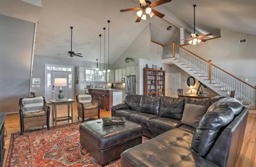 Russellville House | Lakefront Retreat w/Game Room & Private Dock!