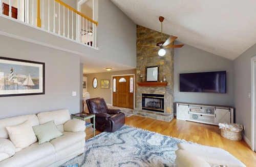 High Point House | Lakeside Park - Spacious pet friendly house w/hot tub, kayaks, air hockey, deck & patio