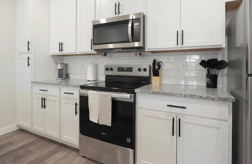 Beaufort Apartment | Landing | Amazing 1BD, Gym