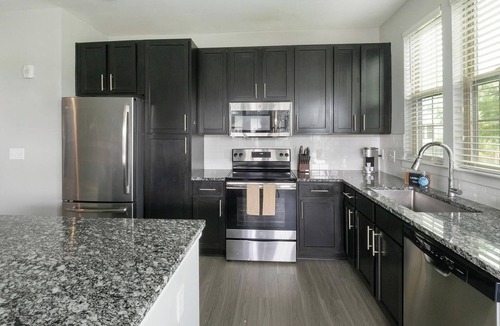 Summerville Apartment | Landing | Amazing 3BD, Pool, Gym