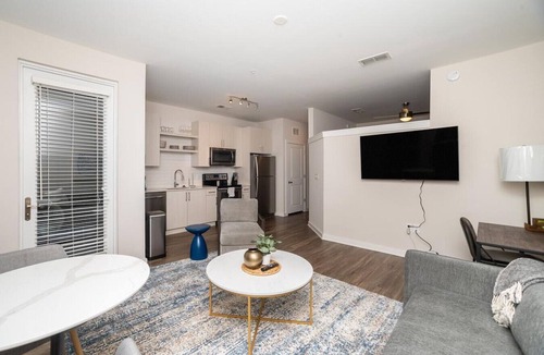 Westside Apartment | Landing at Caroline Apartments - 1 Bedroom in Westside