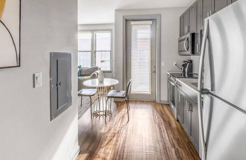 Downtown Charleston Apartment | Landing at Meeting Street Lofts - Studio in East Central