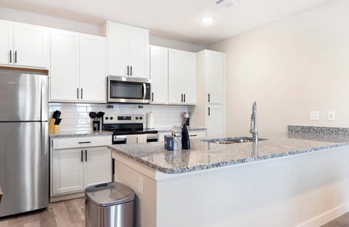 Beaufort Apartment | Landing | Beautiful 1BD, Gym