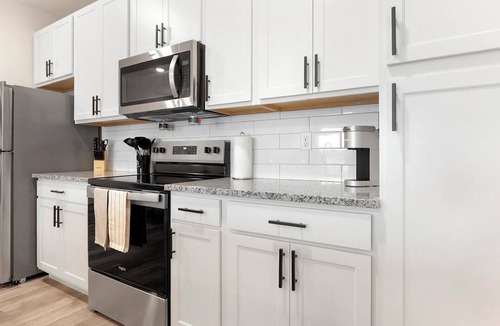 Beaufort Apartment | Landing | Beautiful 1BD, Gym