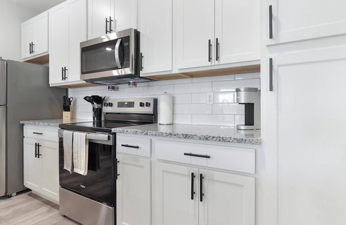 Beaufort Apartment | Landing | Beautiful 1BD, Gym