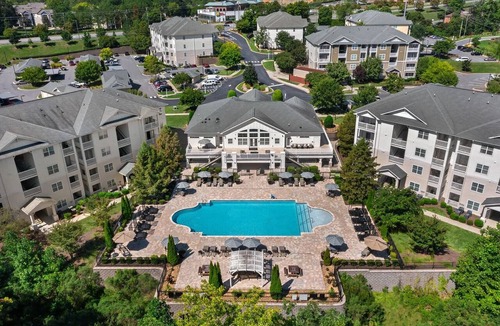 Charlotte Apartment | Landing | Beautiful 1BD, Clubhouse, Gym