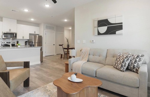 Beaufort Apartment | Landing | Modern 1BD, Gym